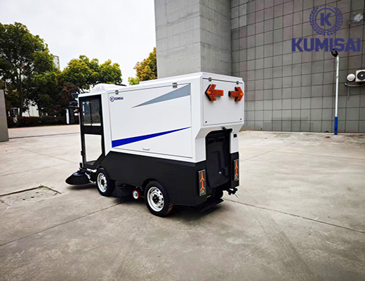 Xe quét rác ngồi lái Kumisai KMS - 155L - 5